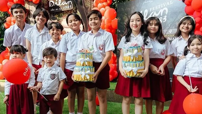 Anak artis pakai seragam SD (Instagram/falconpictures)