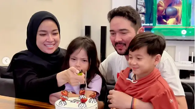 Momen Anniversary Pernikahan Aryani Fitriana dan Donny Michael ke-8 Tahun