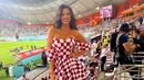<p>Mantan Miss Kroasia Ivana Knoll beresiko menghadapi denda dan hukuman penjara setelah mengenakan busana ketat terbuka di Piala Dunia 2022 Qatar. (FOTO: instagram.com/knolldoll/)</p>