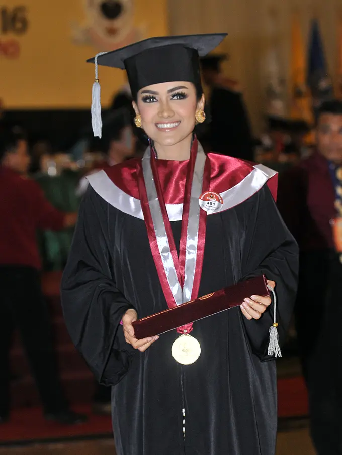 [Bintang] Julia Perez