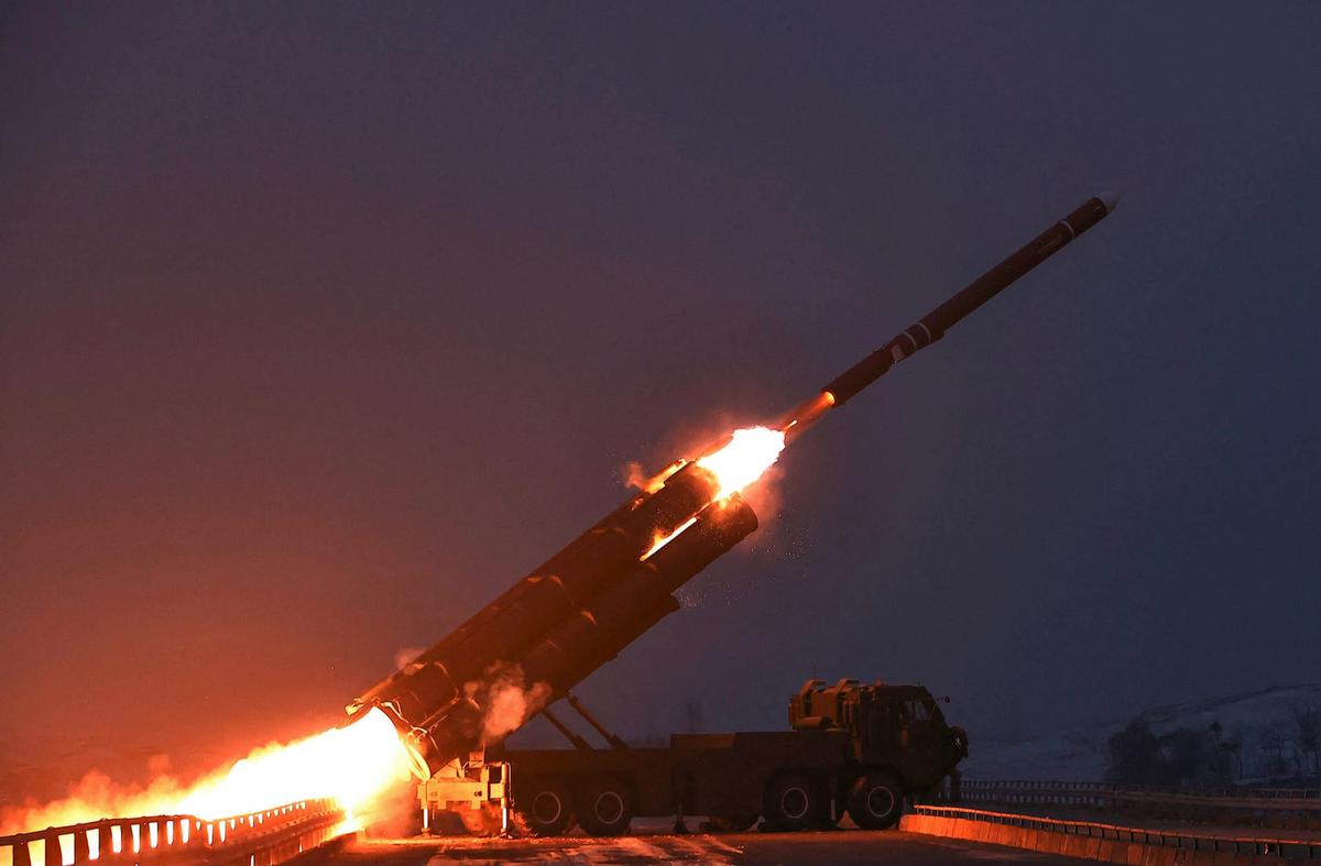 FOTO: Detik Detik Rudal Jelajah Strategis Korea Utara Menghantam Sasaran