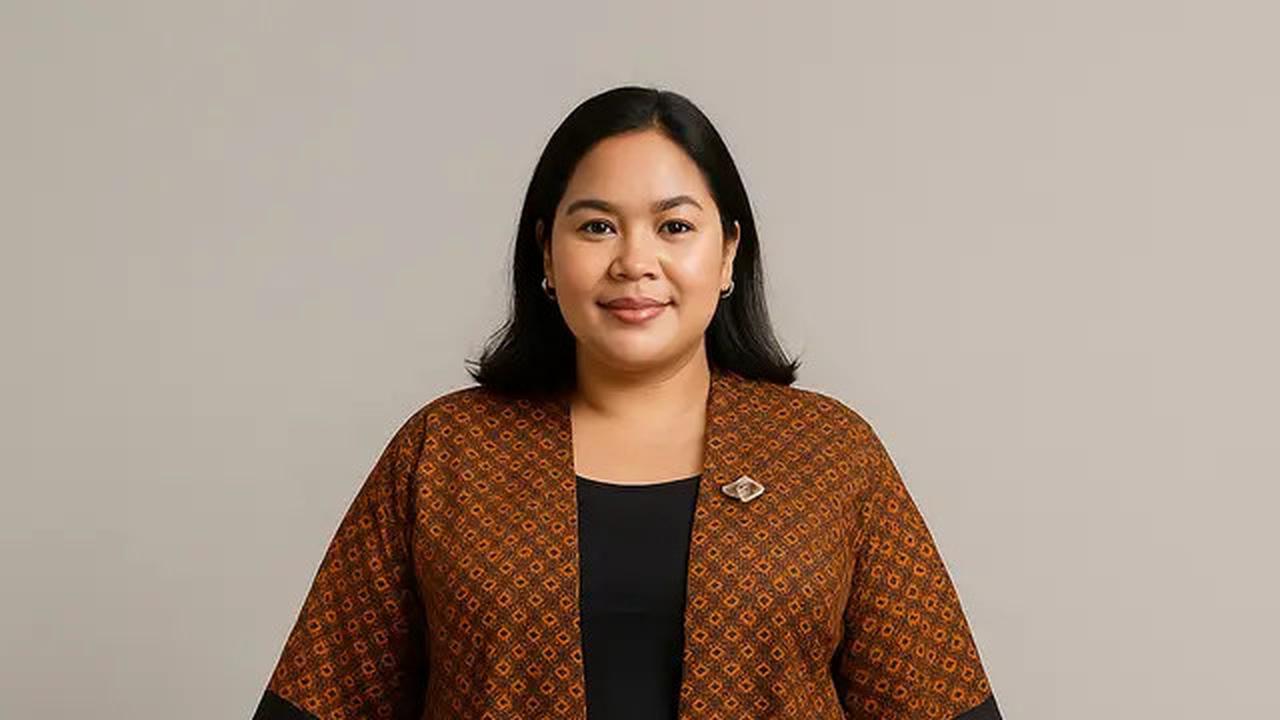 7 Model Baju Batik Wanita Gemuk agar Terlihat Ramping, Rahasia Siluet Elegan tanpa Diet Ketat