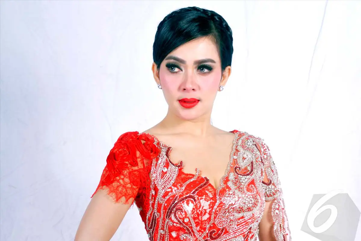 Gaun Princess Seksi Terbaru ala Syahrini