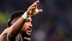 Pemain Juventus Gleison Bremer merayakan golnya ke gawang Cagliari pada pertandingan sepak bola Serie A Liga Italia di Stadion Juventus, Turin, Italia, Sabtu (11/11/2023). (Fabio Ferrari/LaPresse via AP)