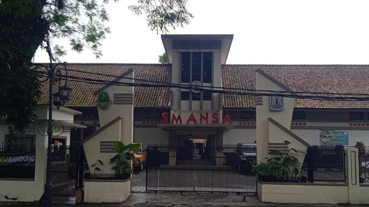Kado Terindah HUT ke-75 SMAN 1 Bandung: Menang Sengketa Lahan, Gelar Sujud Syukur Massal!