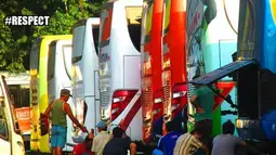 Respect buat mas-mas pengemudi bus, semoga sehat selalu dan dilancarkan rezekinya... (Source: Ist)