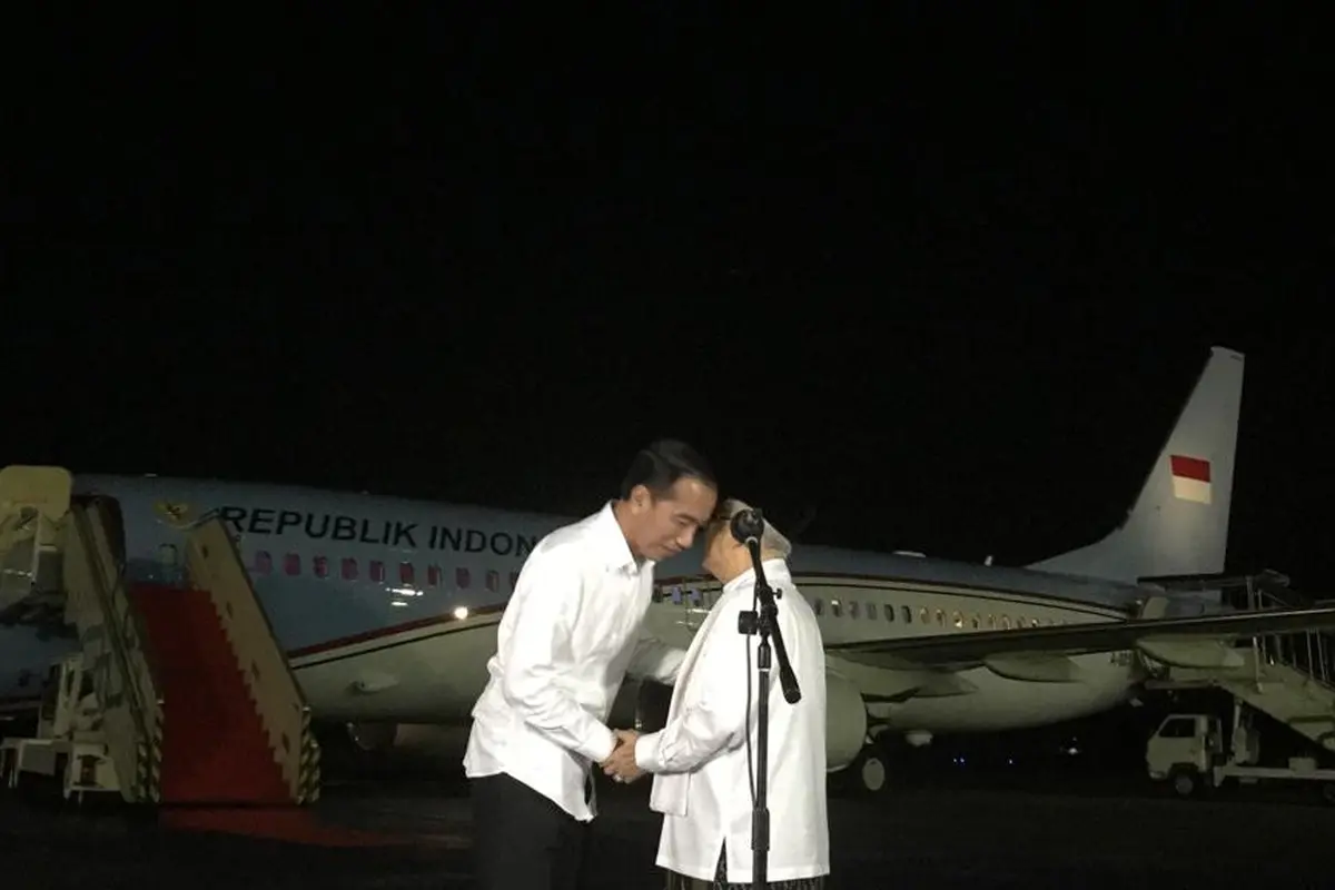 Paslon 01 Jokowi-Ma'ruf Amin di Halim Perdanakusuma, Jakarta, Kamis (27/6/2019). (Liputan6.com/Lizsa Egeham)