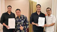 Menteri Pemuda dan Olahraga (Menpora) Dito Ariotedjo bertemu Ketua Umum Pengurus Besar Persatuan Tenis Meja Seluruh Indonesia (PB PTMSI) Peter Layardi Lay dan Ketua Umum Pengurus Pusat (PP PTMSI) Oegroseno. (Dok Kemenpora)