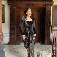 Intip pesona ayu Raisa kenakan kebaya Jawa di video klip terbaru dengan Ahmad Dhani (@_kenakan)