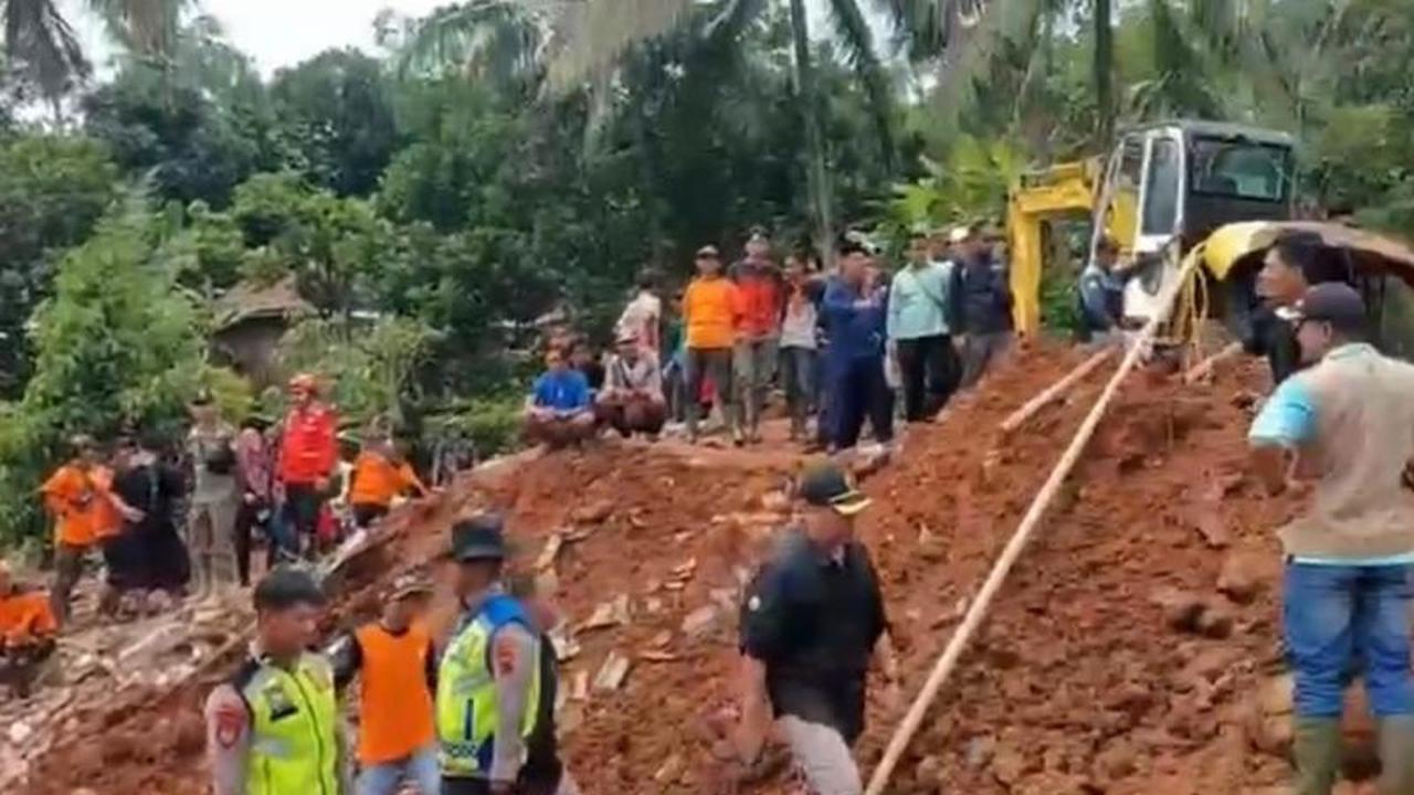 Gubernur Jateng Imbau Masyarakat Tingkatkan Kewaspadaan Bencana Pasca Longsor Cilacap