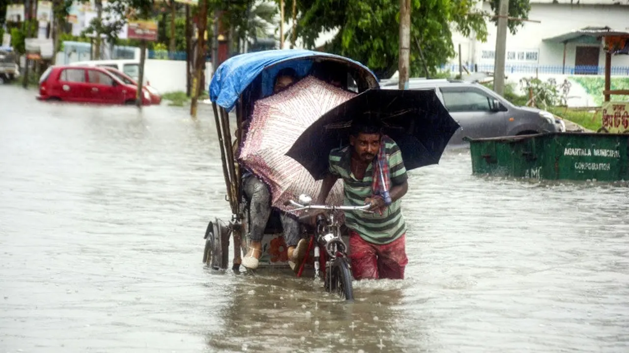 Banjir di Nepal akibat guyuran hujan muson pada Kamis 11 Juli 2019 (AFP/Arindam Dey)