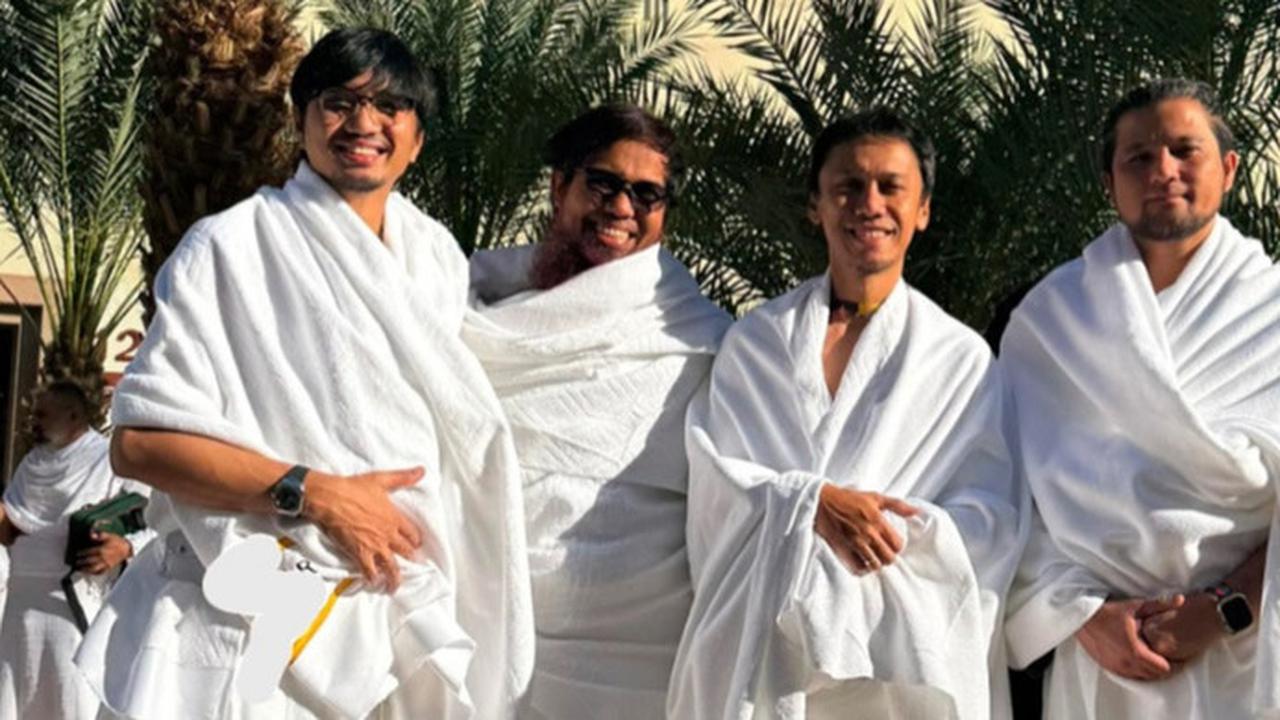 Potret Personel Band Sheila On 7 Umrah Bareng Sakti,Pakai Baju Ihram Tuai Banyak Pujian