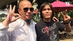 Meskipun berbeda, mereka tetap menghormati pilihan masing-masing.