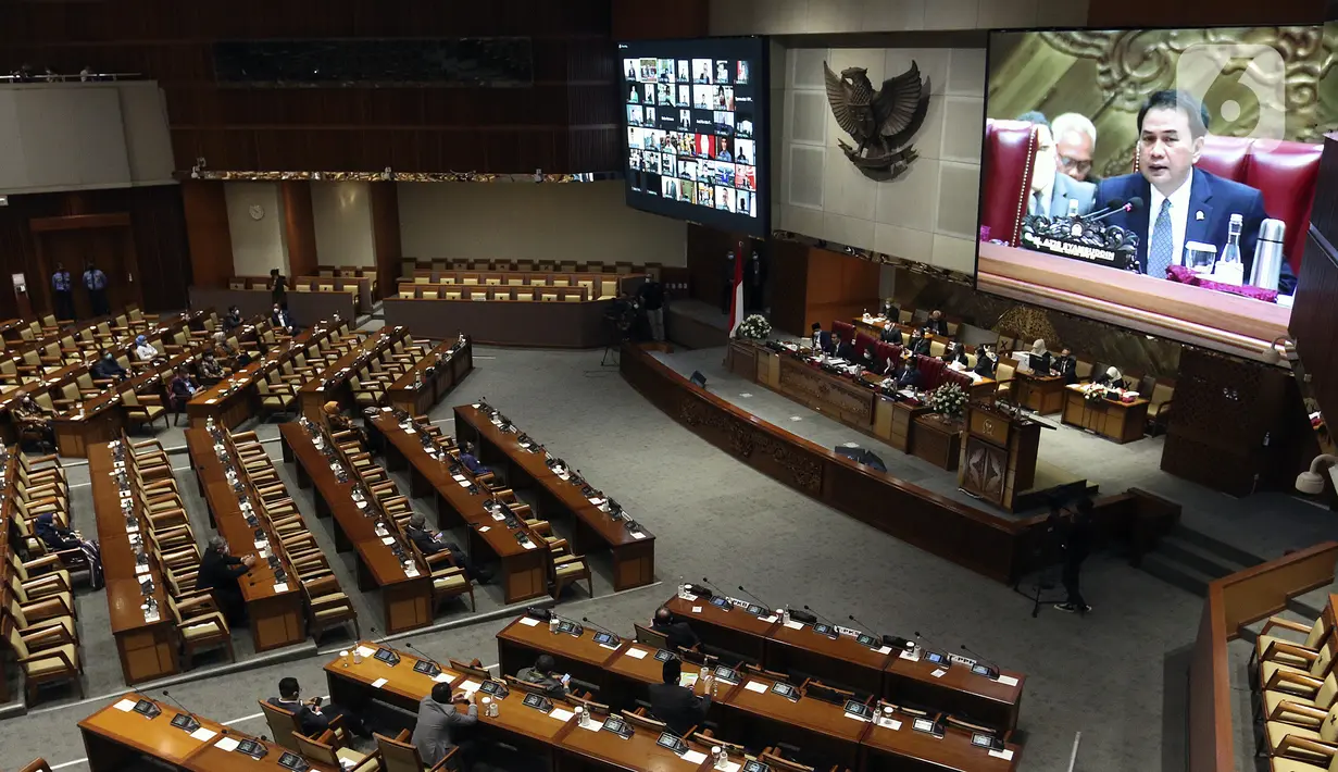 Suasana Rapat Paripurna Penutupan Masa Sidang II yang digelar secara virtual maupun fisik di Gedung Nusantara II, Jakarta, Jumat (11/12/2020). Ketua DPR Puan Maharani menyampaikan beberapa hal terkait kinerja DPR mengenai Prolegnas Prioritas 2021. (Liputan6.com/Johan Tallo)