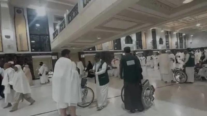 Layanan jasa resmi pendorong kursi roda di Masjidil Haram (Foto: MCH Makkah))