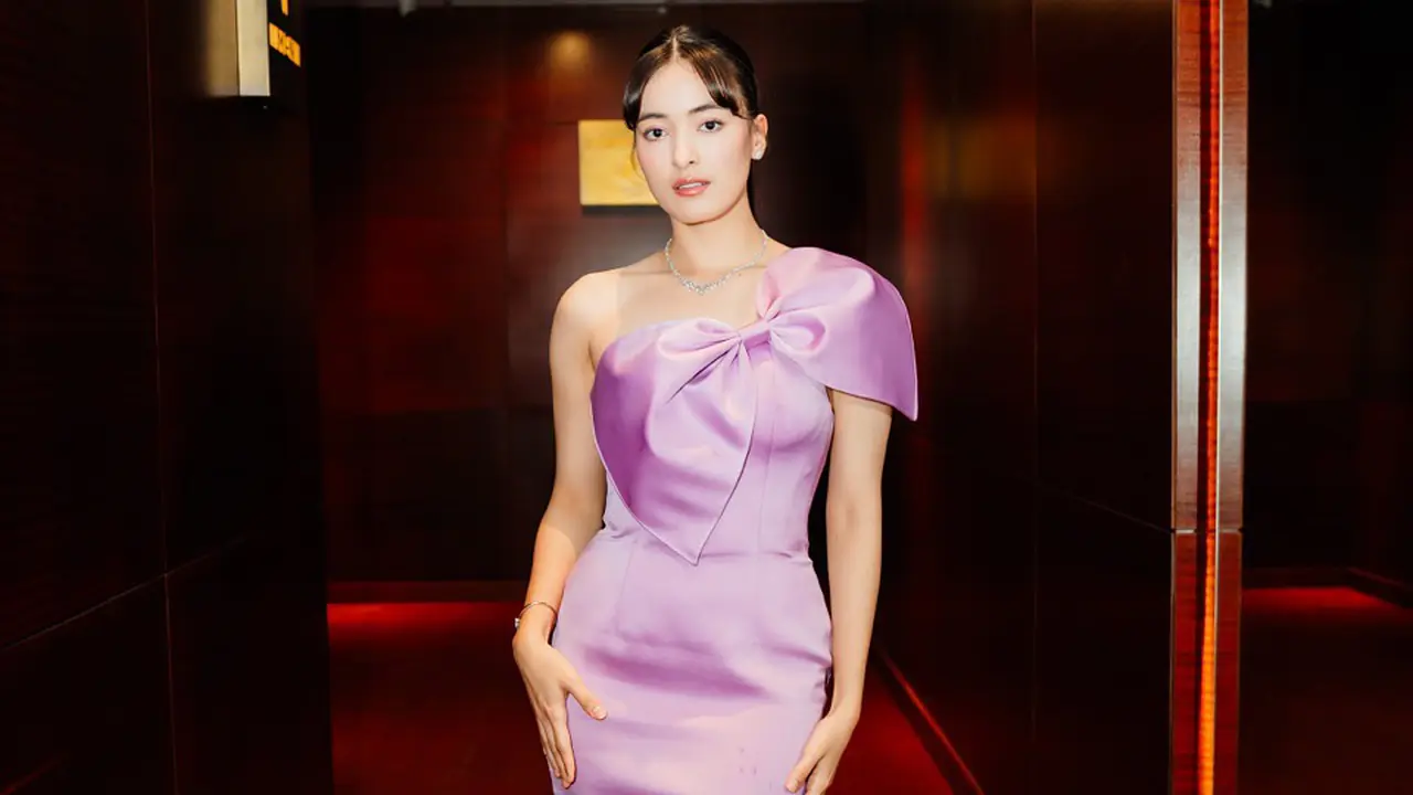 Gaya Mawar Eva di Premiere What’s Up With Secretary Kim, Elegan Bak Park Min Young Versi Indonesia