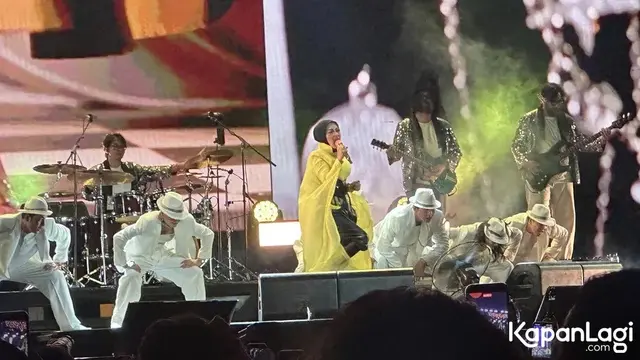 Syahrini di Panggung Pestapora 2026 (credit: KapanLagi.com/Wulan Noviarina Anggraini)