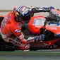 Aksi pembalap Ducati, Andrea Dovizioso pada latihan bebas MotoGP Catalunya 2018 di Circuit de Barcelona-Catalunya. (LLUIS GENE / AFP)