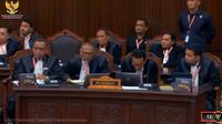 Tim Hukum Anies-Muhaimin, Bambang Widjojanto dalam sidang sengketa Pilpres 2024 di Mahkamah Konstitusi (MK), Rabu (3/4/2024). (Foto: Youtube Mahkamah Konstitusi)
