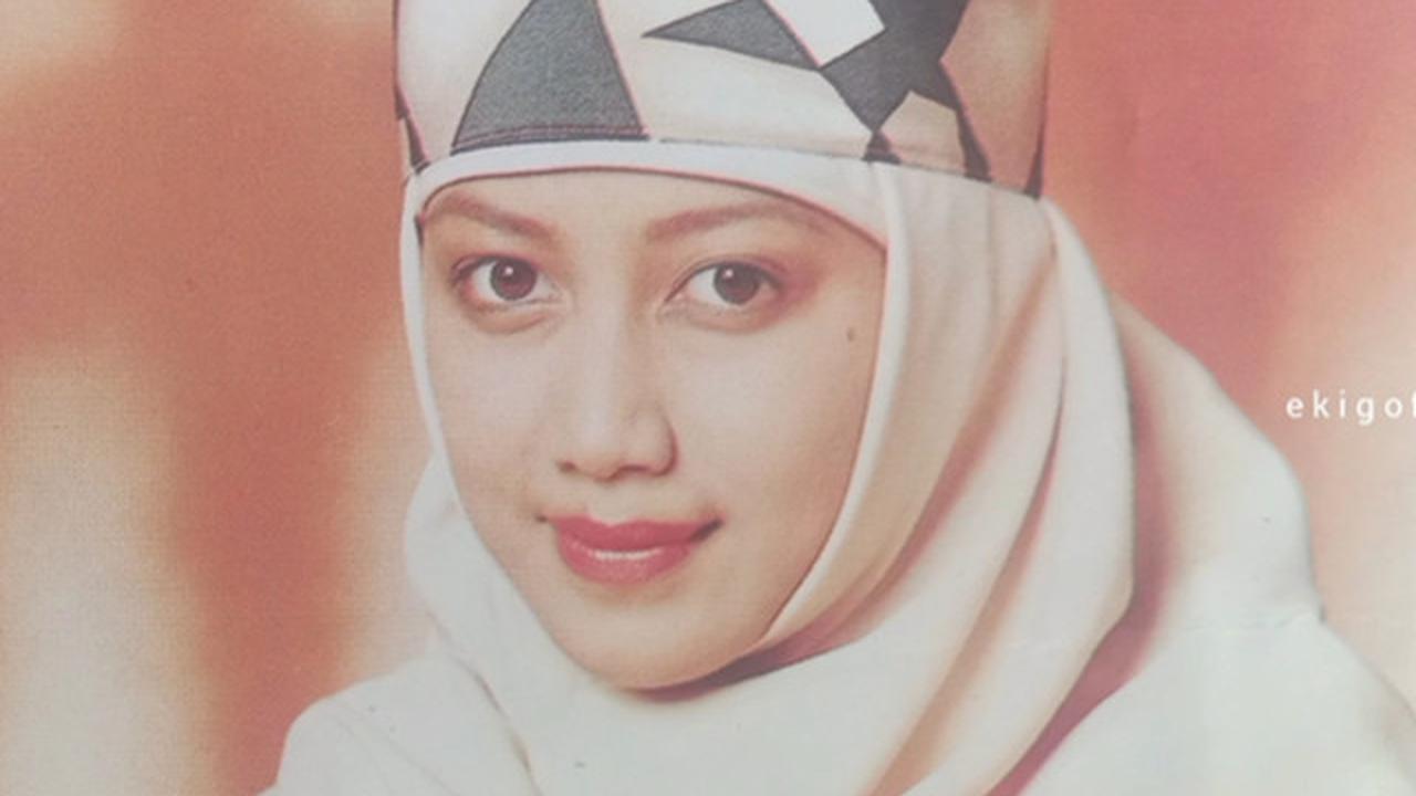 Pesona Hijab Artis Tahun 1997-an, Tak Lengkap Tanpa Kopiah