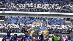 Suporter Persib saat pertandingan melawan Sriwijaya FC pada laga Piala Presiden di Stadion GBLA, Bandung, Selasa (16/1/2018). Persib menang 1-0 atas Sriwijaya FC. (Bola.com/M Iqbal Ichsan)