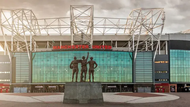 Ilustrasi Manchester United, Old Trafford