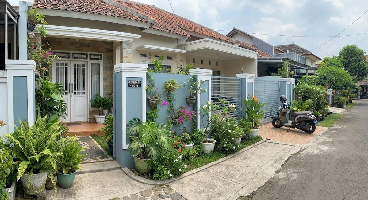Warna cat pagar yang bikin rumah terasa sejuk dan bisa redam amarah ketika pulang model biru abu-abu