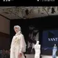 Baju rancangan Yanti Adeni saat tampil di Indonesia Modest Fashion Week (IMFW) 2018 (Liputan6.com/sumber foto: dokumentasi Yanti Adeni)