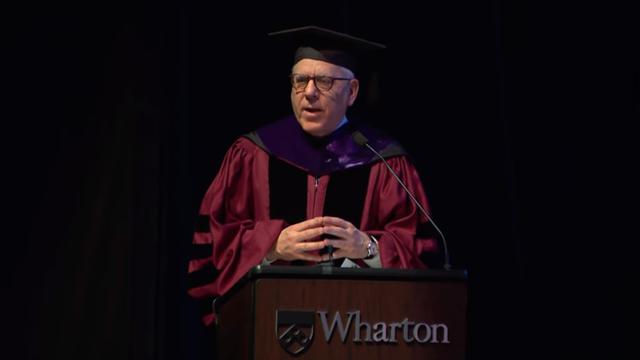 David Rubenstein berbicara di lulusan Wharton School