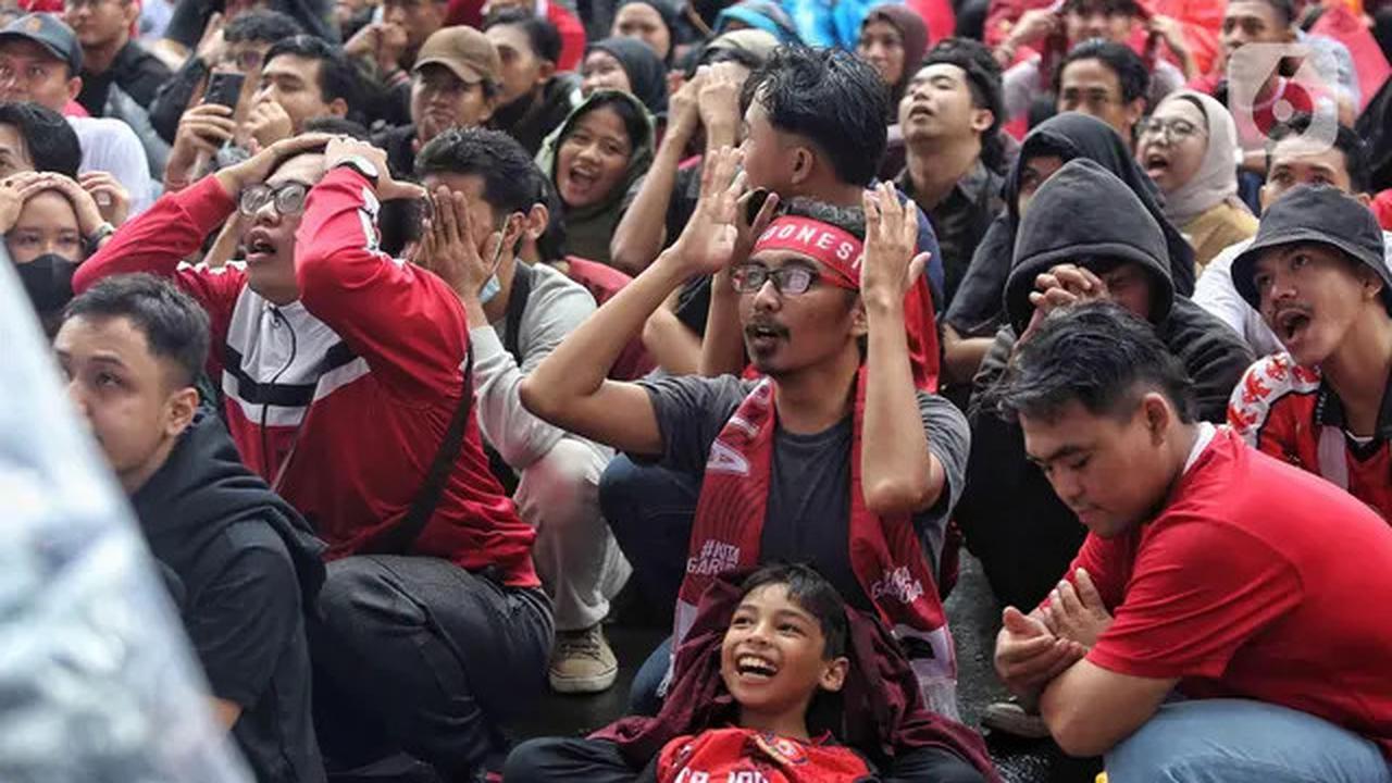 Antusiasme Suporter Skuad Garuda Nobar Laga Timnas Indonesia vs Australia di GBK