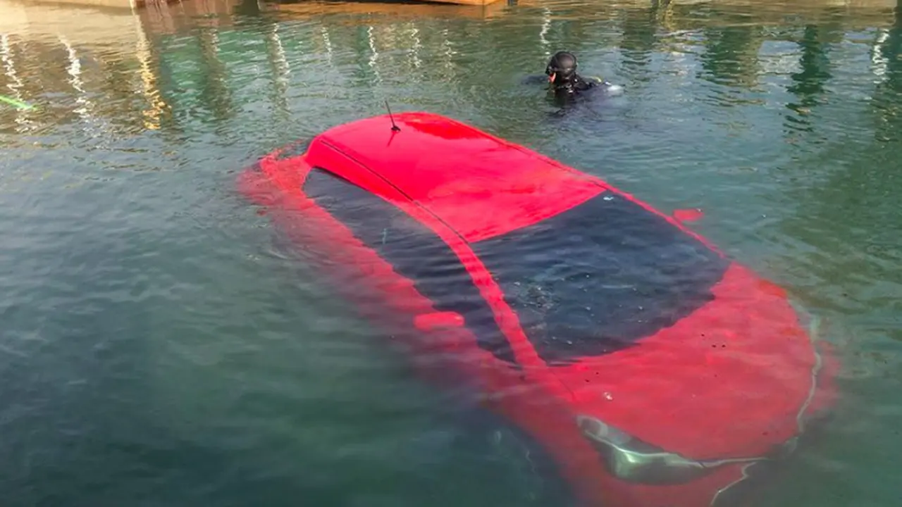 Mobil Tenggelam