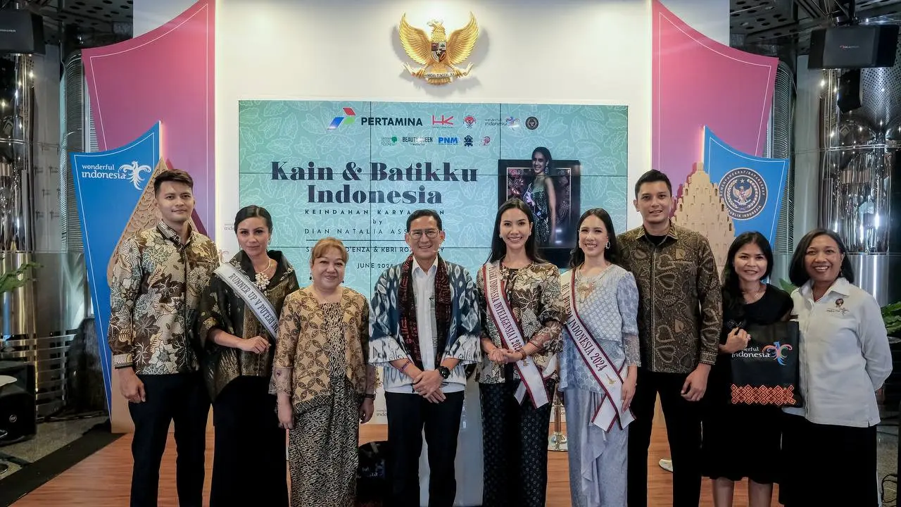 Pergelaran tenun dan batik