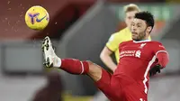 Alex Oxlade-Chamberlain - Gelandang Liverpool ini berada di Anfield sejak musim panas 2017 usai menghabiskan enam musim di Arsenal. Pemain berusia 28 tahun itu ditebus The Reds sebesar 38 juta euro dari The Gunners. (AFP/Power Powell/Pool)