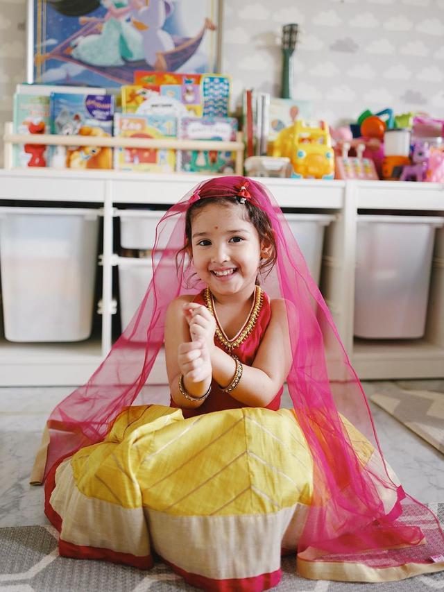 6 Potret Putri Yasmine Wildblood Pakai Busana India Ini Curi Perhatian