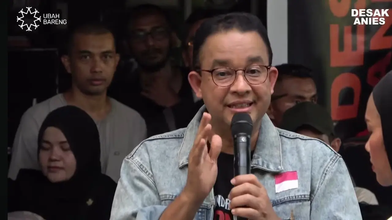 Calon Presiden (Capres) nomor urut satu Anies Baswedan saat menghadiri acara 'Desak Anies' di Mataram, Nusa Tenggara Barat (NTB), Selasa (19/12/2023).