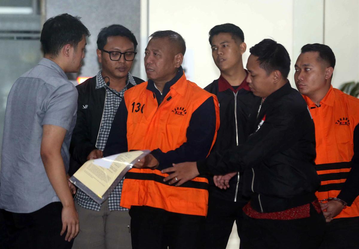 FOTO: Bupati Tulungagung Resmi Ditahan KPK