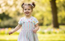 Lucu Sekaligus Nyaman, Intip 8 Model Baju Motif Polkadot & Stripe untuk Anak Perempuan 1-5 Tahun