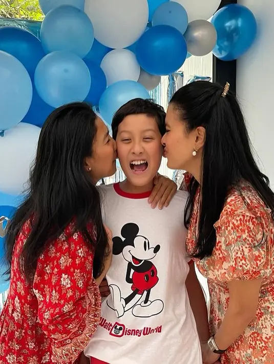 Penampilan sang aktris tentu tak luput dari perhatian. Meski usianya sudah menginjak 44 tahun, kecantikan Marcella Zalianty tetap tak pudar. [@marcella_zalianty].