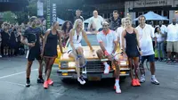 Sebanyak 11 bintang tenis dunia ikut ambil bagian dalam pengambilan gambaar iklan Nike di jalan di New York.