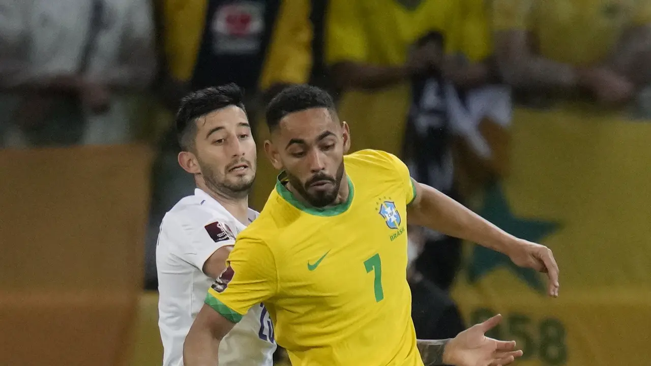 Brasil Bantai Paraguay 4-0