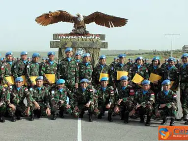 Citizen6, Kongo: Prajurit foto bersama komandan Indobatt setelah upacara bendera. (Pengirim: Badarudin Bakri Badar)