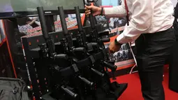 Sejumlah senjata dipamerkan dalam Bareskrim Polri Expo 2018 di Jakarta, Selasa (6/3). Pameran ini digelar dalam rangka membangun kepercayaan dan pengenalan lebih jauh kepada publik akan peran kepolisian. (Liputan6.com/Arya Manggala)