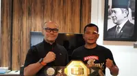 Ketua BFC, Edwin Senjaya dan dan atlet MMA, Gugun Gusman.