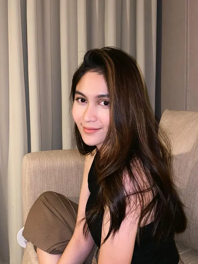 7 Potret Terbaru Denira Wiraguna, Pemeran Renata dalam Serial Cupcake Untuk Rain