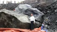 Batu Giok 175 ton yang ditemukan di Myanmar. (SWNS)