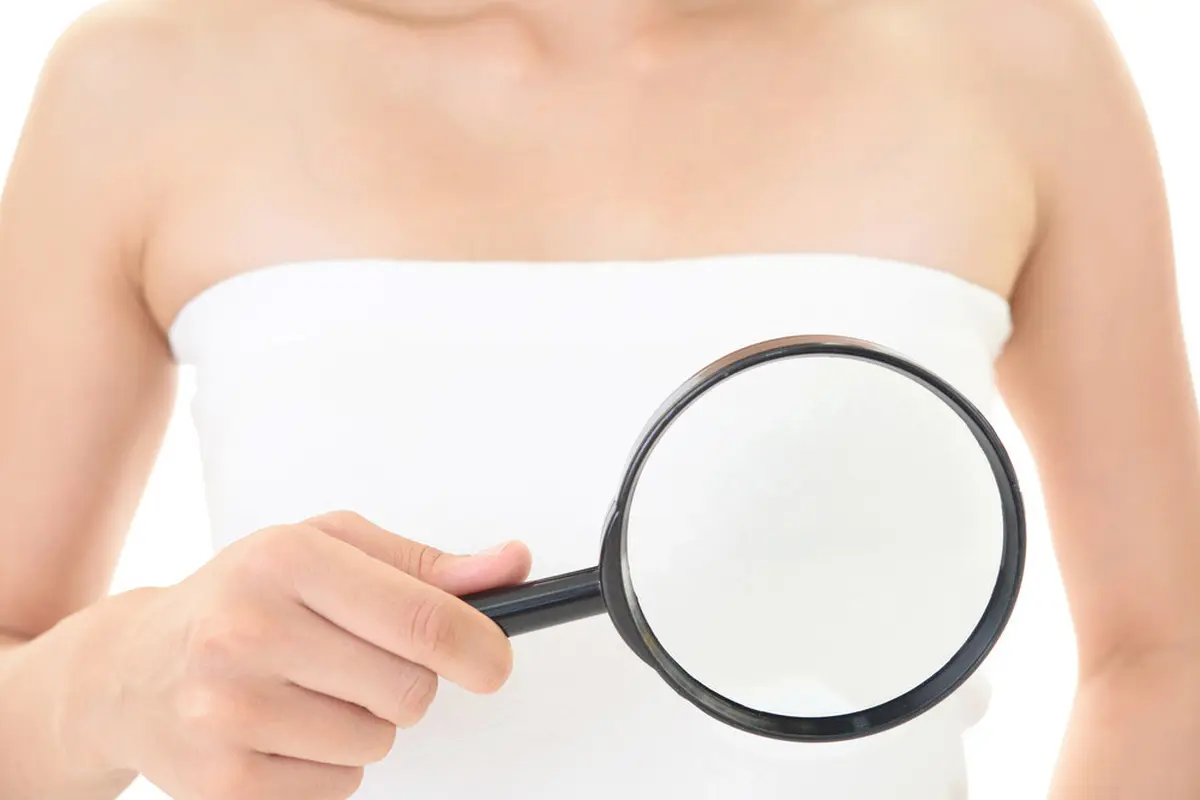 Payudara Besar Sebelah, Pertanda Kanker Payudara? (liza54500/shutterstock)
