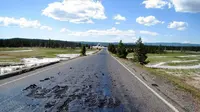 Jalan aspal Yellowstone meleleh (National Park Service)