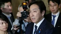 Menteri Jepang Isshu Sugawara yang terjerat skandal donasi melon. (AFP)