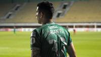 Gelandang serang PSS, Brian Ferreira, dengan latar belakang tribune selatan Stadion Maguwoharjo yang kosong saat ditahan Semen Padang 1-1 (25/6/2019). (Bola.com/Vincentius Atmaja)