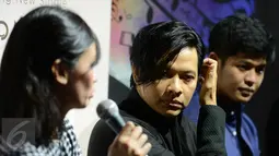 Penyanyi Armand Maulana saat konferensi pers peluncuran single solonya berjudul "Hanya Engkau Yang Bisa" di kawasan SCBD, Jakarta, Selasa (5/4). Personel Gigi sama sekali tidak dilibatkan, termasuk dalam penggarapan musiknya (Liputan6.com/Herman Zakharia)